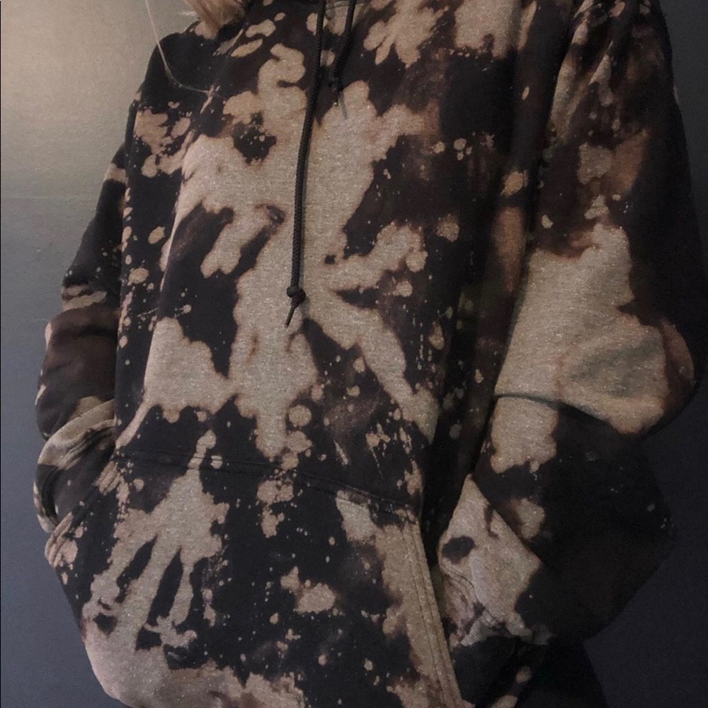 Cool, trendy tye dye hoodie.